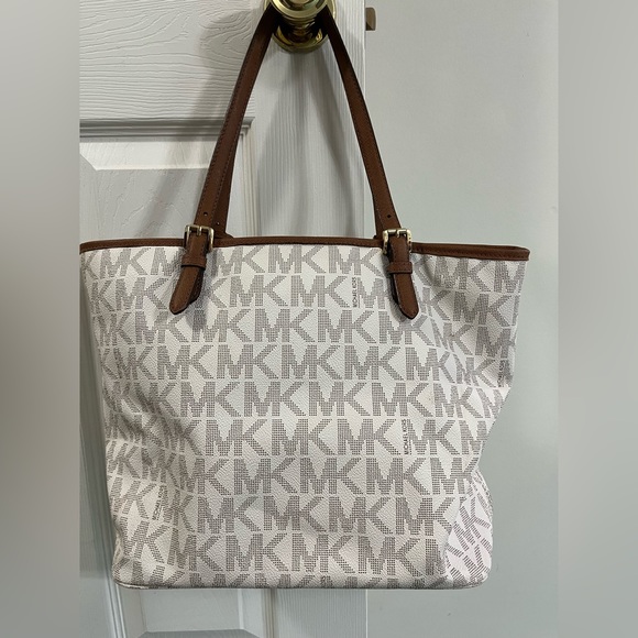 Michael Kors authentic tote - Picture 7 of 10
